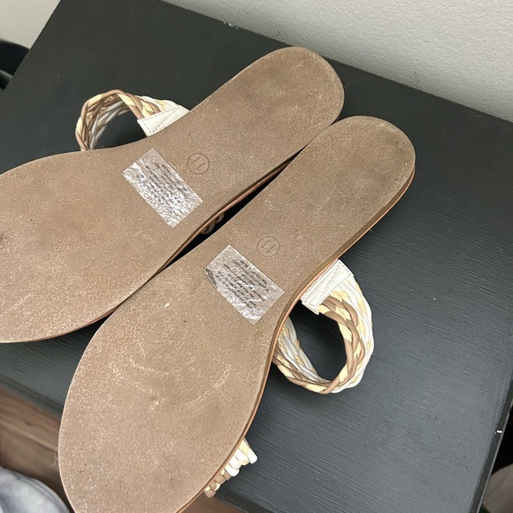 Women's Universal Thread Two-band Slide Sandals - Tan and Cream - Picture 3 of 4